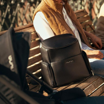 Nuna essential bag caviar